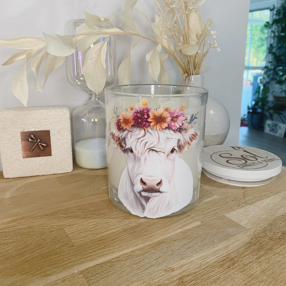 Highland Cow White Floral Candle_Sol Candles &amp; Scents