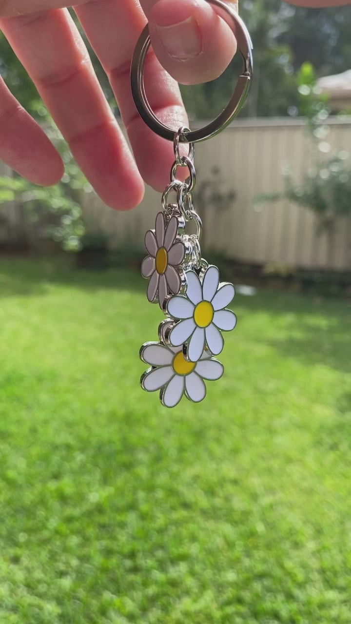 Daisy Flower White Keychain