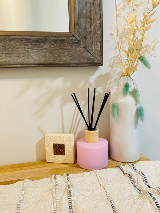 Reed Diffuser Pink_Sol Candles & Scents